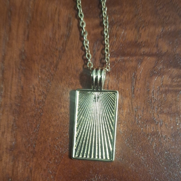 Elegant Gold-tone Layered Necklace Set - Picture 5 of 8